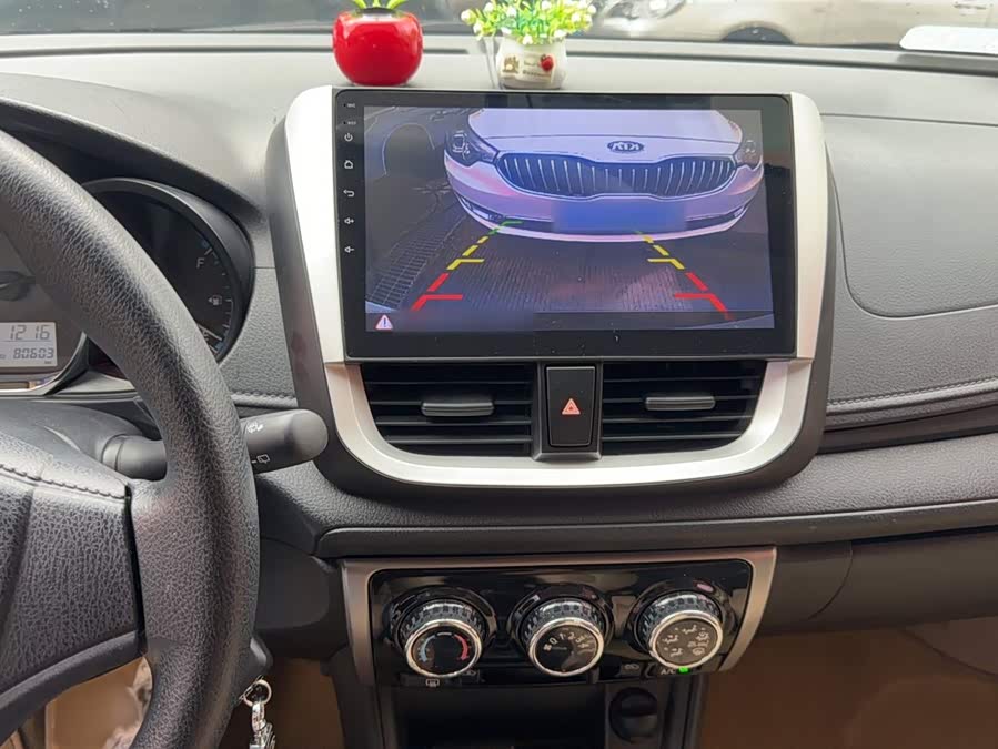 Toyota Yaris L 2016 — фото 13