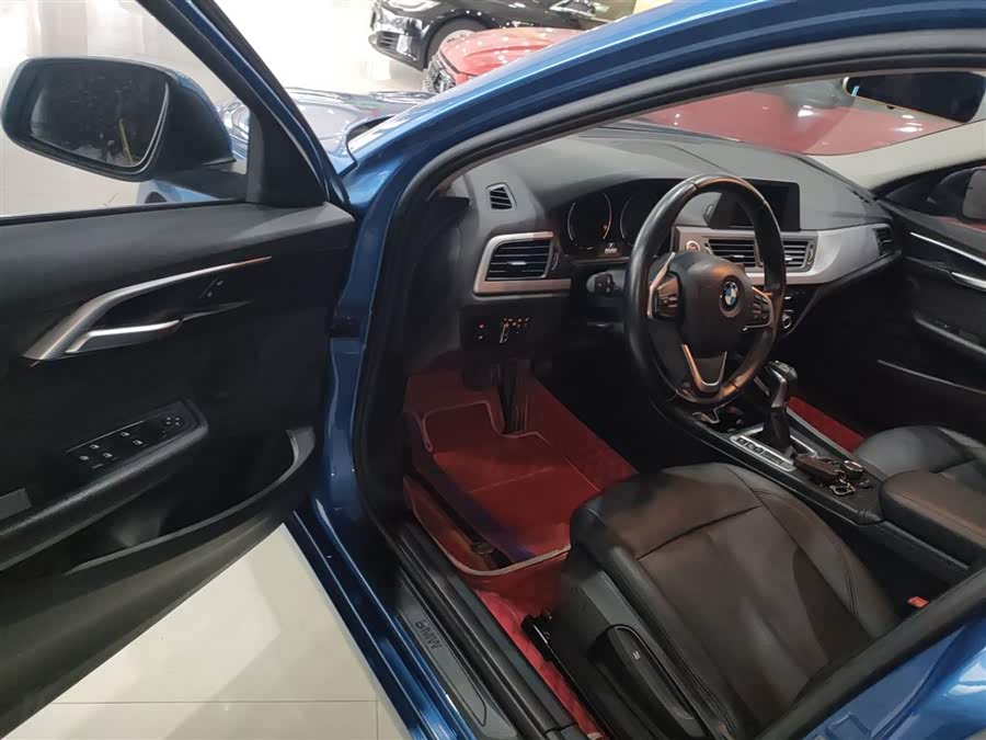 BMW 1 Series 2018 — фото 16