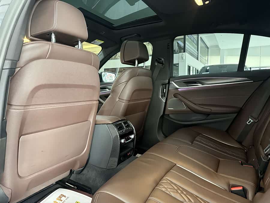 BMW 5 Series 2022 — фото 12
