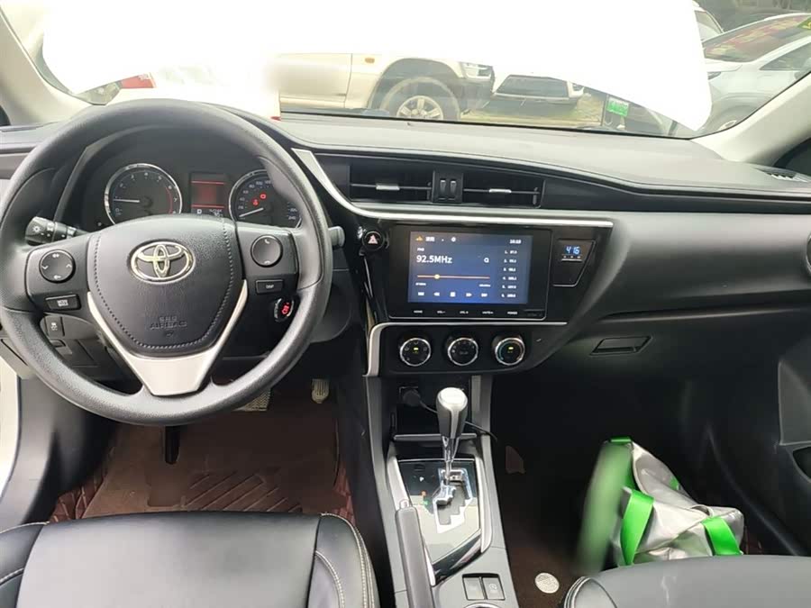 Toyota Corolla 2017 — фото 10