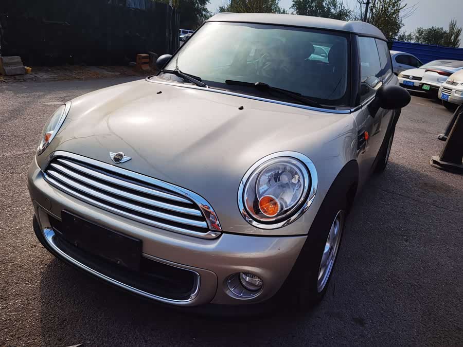 MINI Clubman 2011