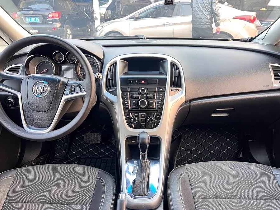 Buick Excelle 2014 — фото 16