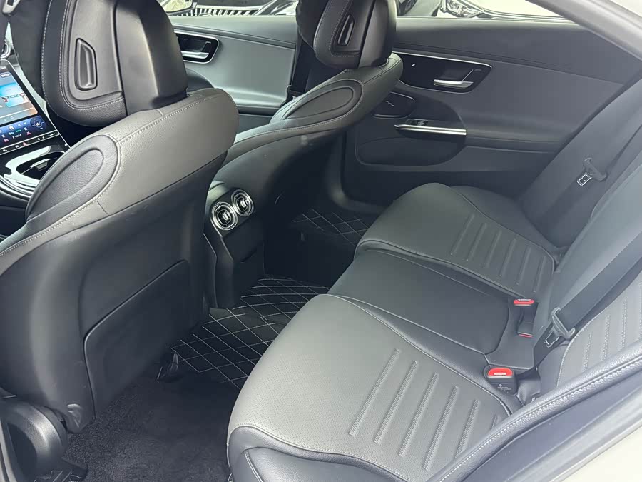 Mercedes-Benz C-Class 2023 — фото 9