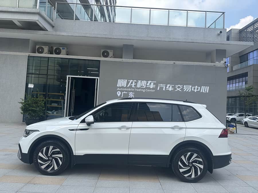 Volkswagen Tiguan L 2022 — фото 21
