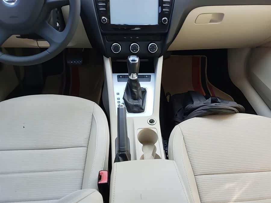 Skoda Octavia 2015 — фото 14
