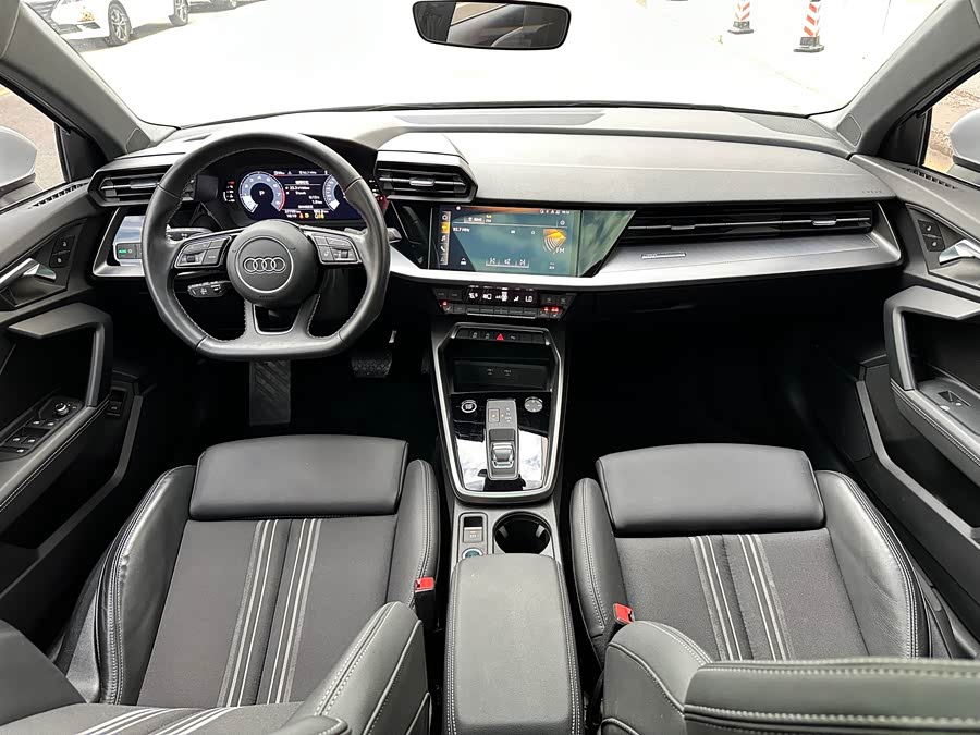 Audi A3 2023 — фото 15