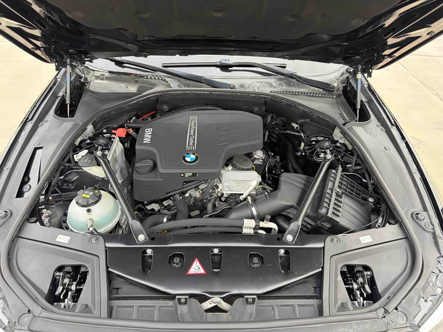BMW 5 Series 2014 — фото 21