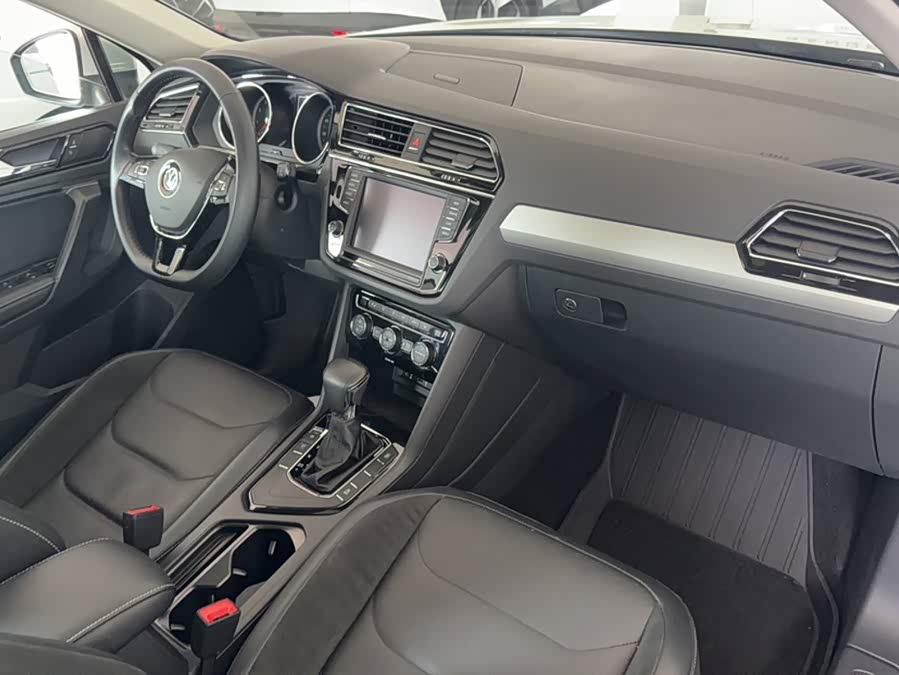 Volkswagen Tiguan L 2018 — фото 15