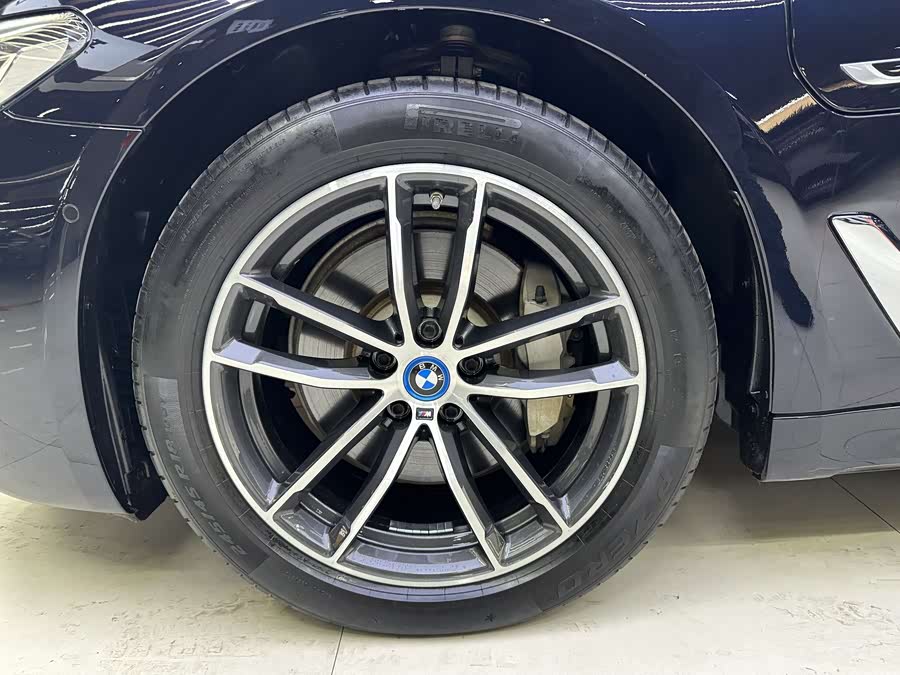 BMW 5 Series New Energy 2021 — фото 11