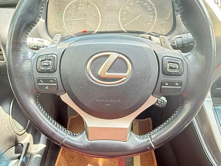 Lexus NX 2015 — фото 11