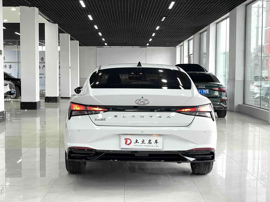 Hyundai Elantra 2022