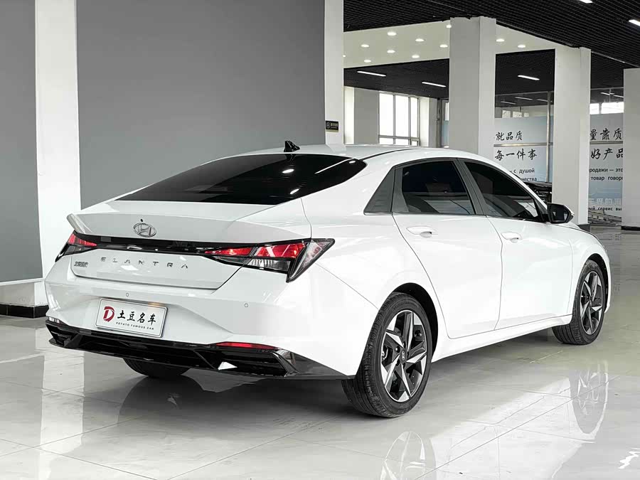 Hyundai Elantra 2022