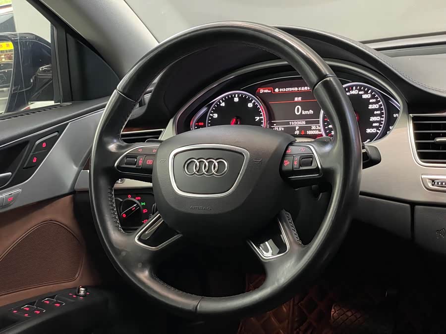 Audi A8 2016 — фото 13