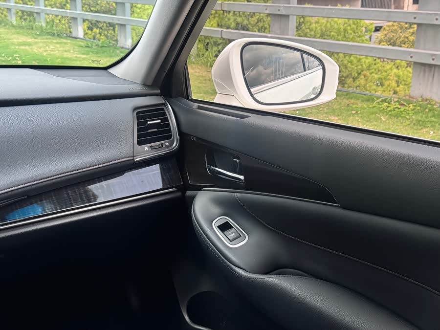 Toyota Crown 2015 — фото 18