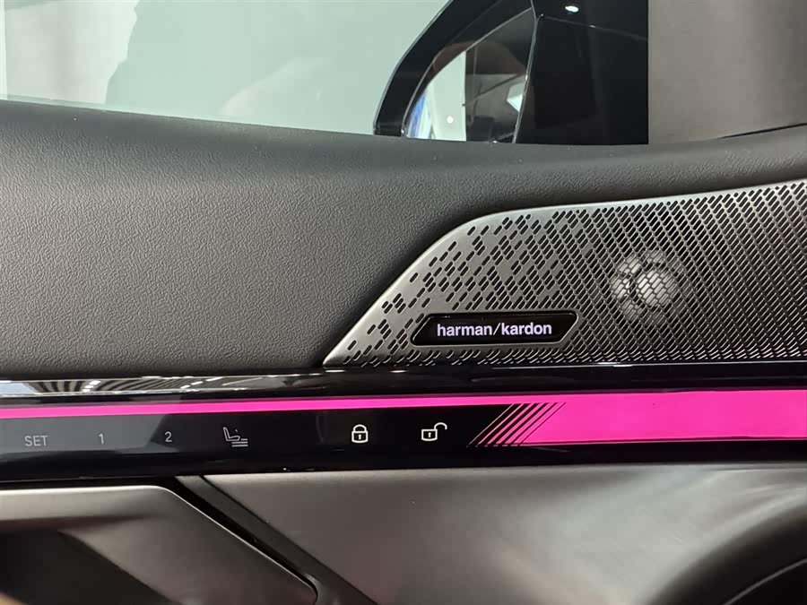 BMW 5 Series 2025 — фото 25