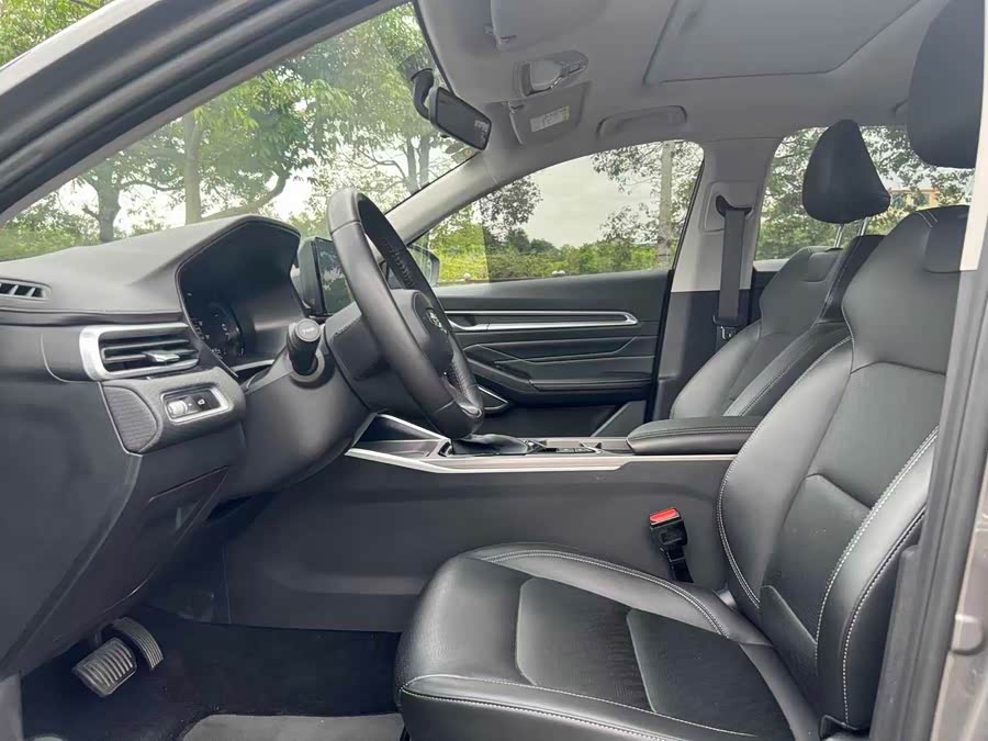 Geely Emgrand 2022