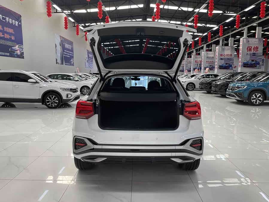 Audi Q2L 2022 — фото 15