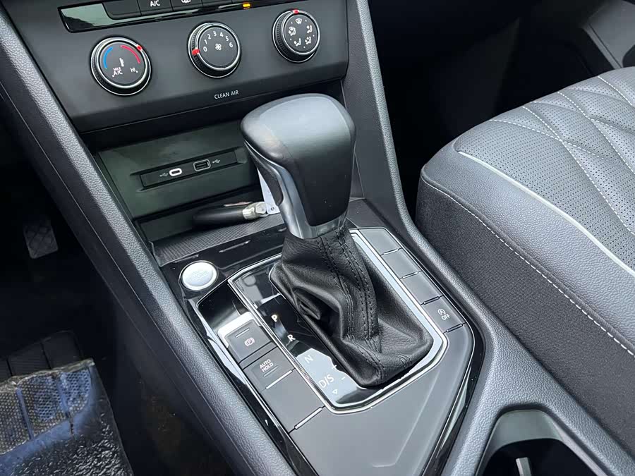 Volkswagen Tiguan L 2023 — фото 28