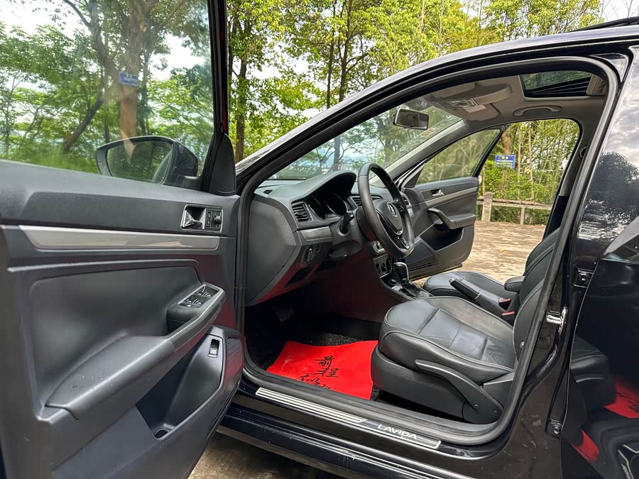 Volkswagen Lavida 2015