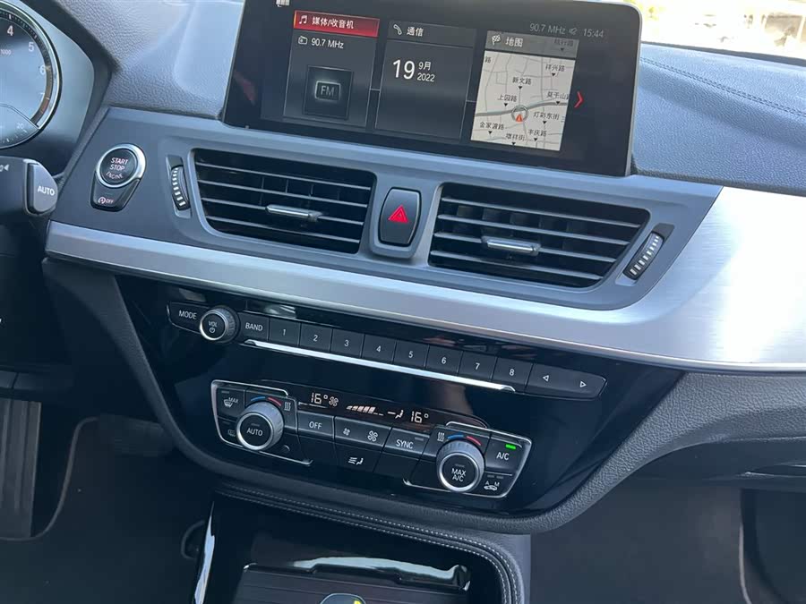 BMW 1 Series 2018 — фото 11