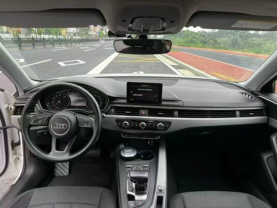 Audi A4L 2018