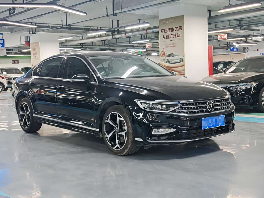 Volkswagen Magotan 2025