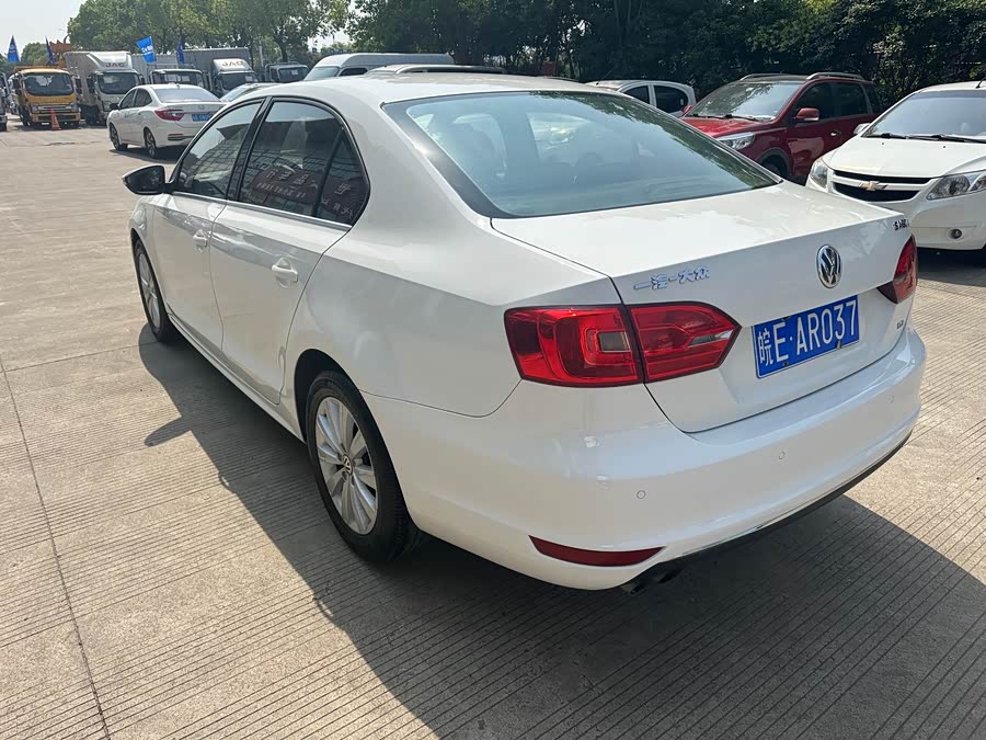 Volkswagen Sagitar 2014