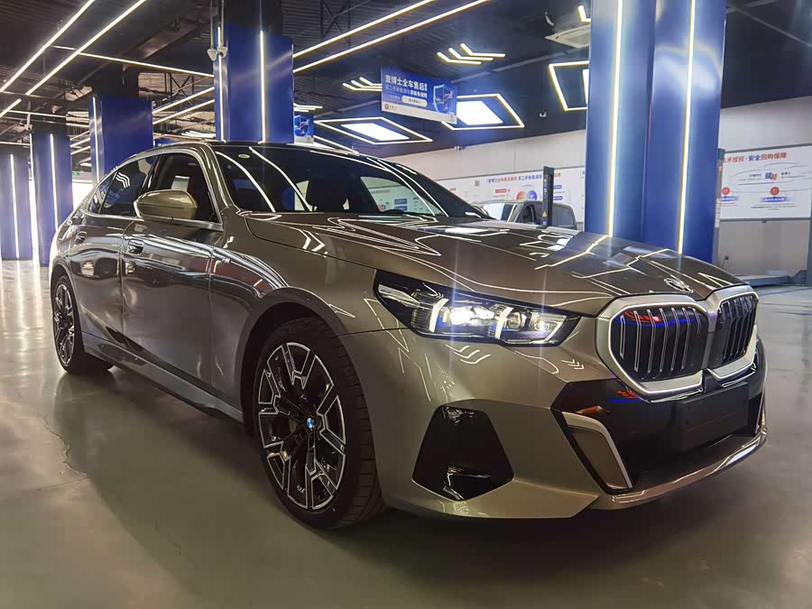 BMW 5 Series 2025