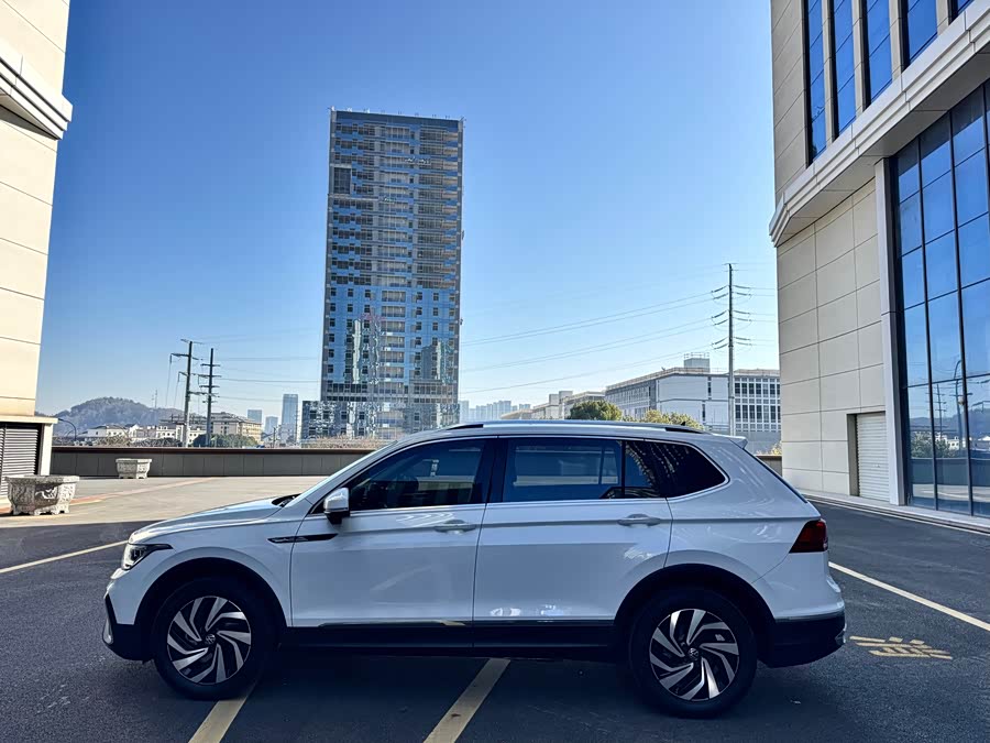 Volkswagen Tiguan L 2022