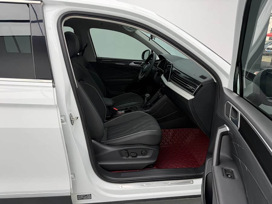 Volkswagen Tiguan L 2023 — фото 11