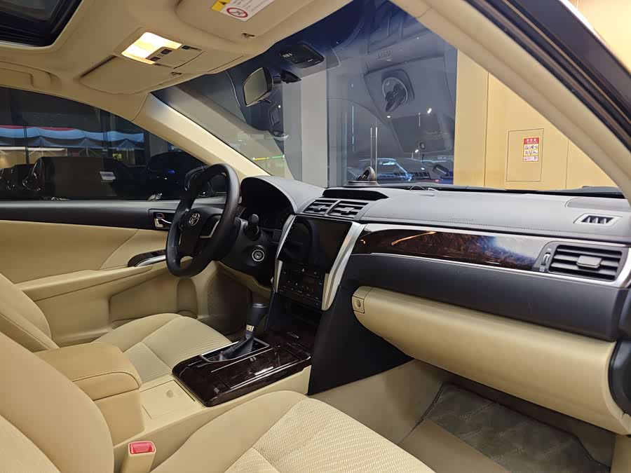 Toyota Camry 2016 — фото 32