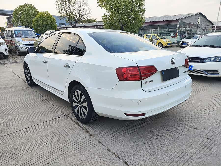 Volkswagen Sagitar 2018