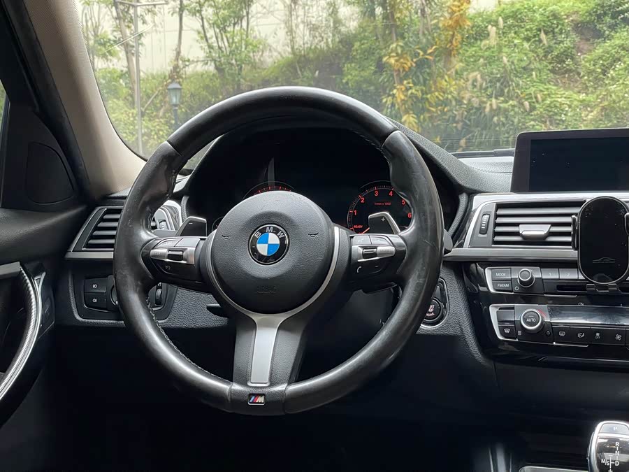 BMW 3 Series 2018 — фото 17