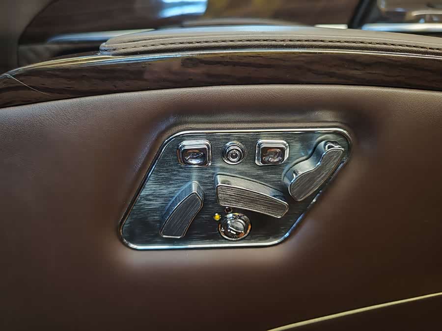 Mercedes-Benz V-Class 2017 — фото 23