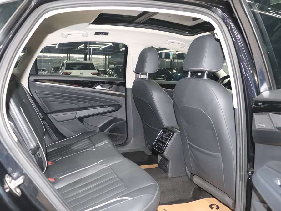 Volkswagen Passat 2023 — фото 13