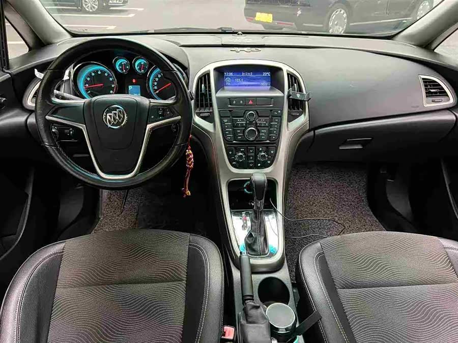 Buick Excelle 2010 — фото 8