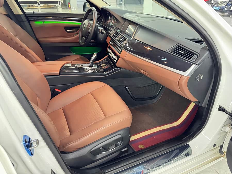 BMW 5 Series 2017 — фото 15