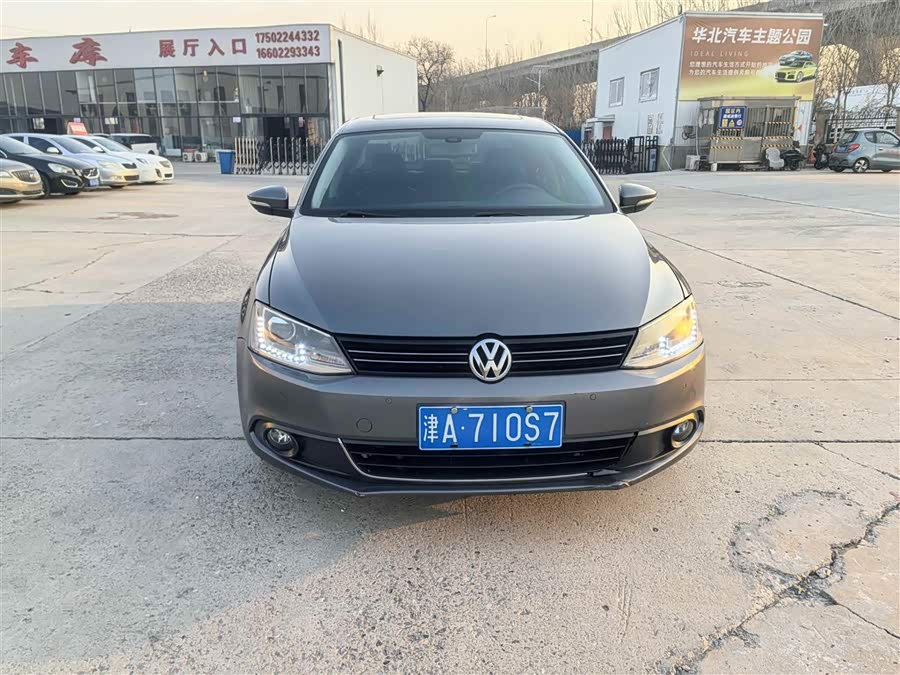 Volkswagen Sagitar 2012