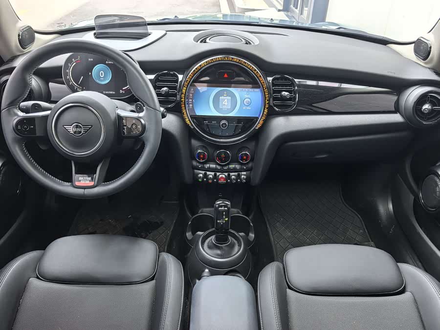 MINI MINI 2023
