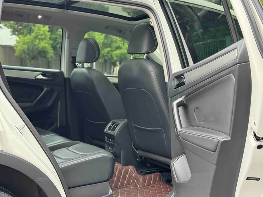 Volkswagen Tiguan L 2017 — фото 14