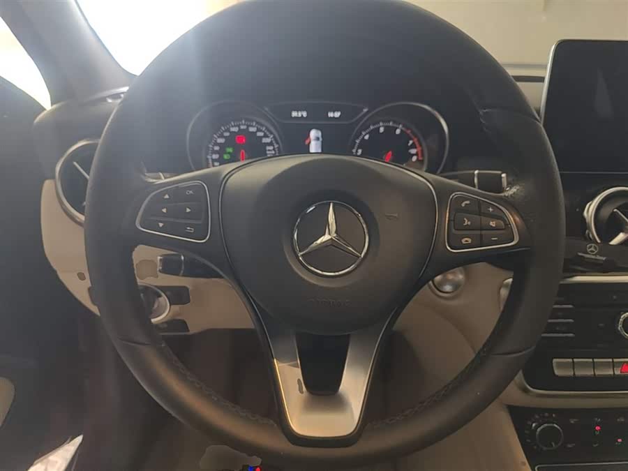 Mercedes-Benz GLA 2017 — фото 11