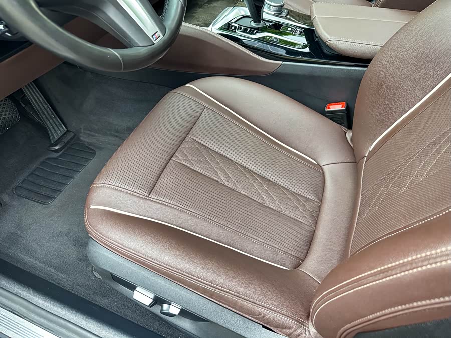 BMW 5 Series 2021 — фото 15