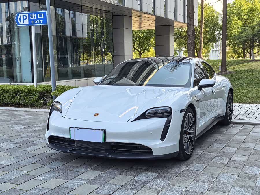 Porsche Taycan 2022