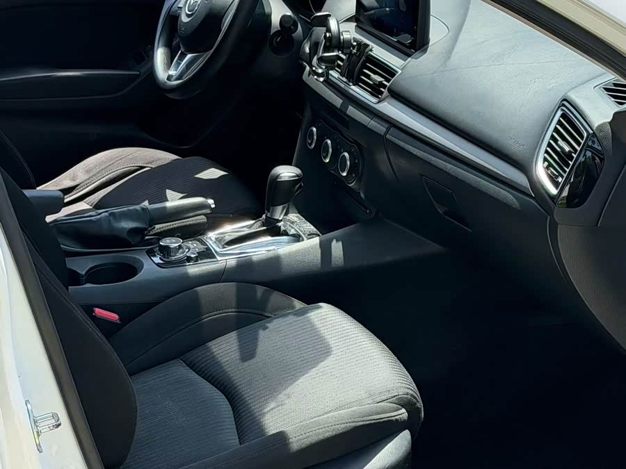 Mazda 3 Angkesela 2016