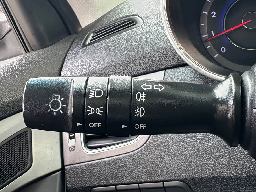 Hyundai Elantra 2016 — фото 18
