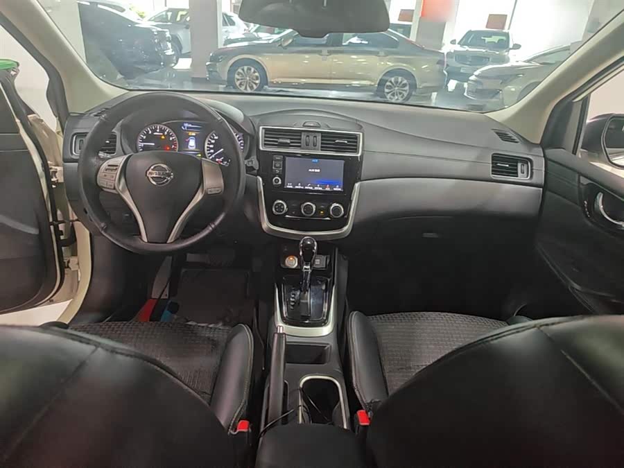 Nissan Tiida 2016 — фото 10