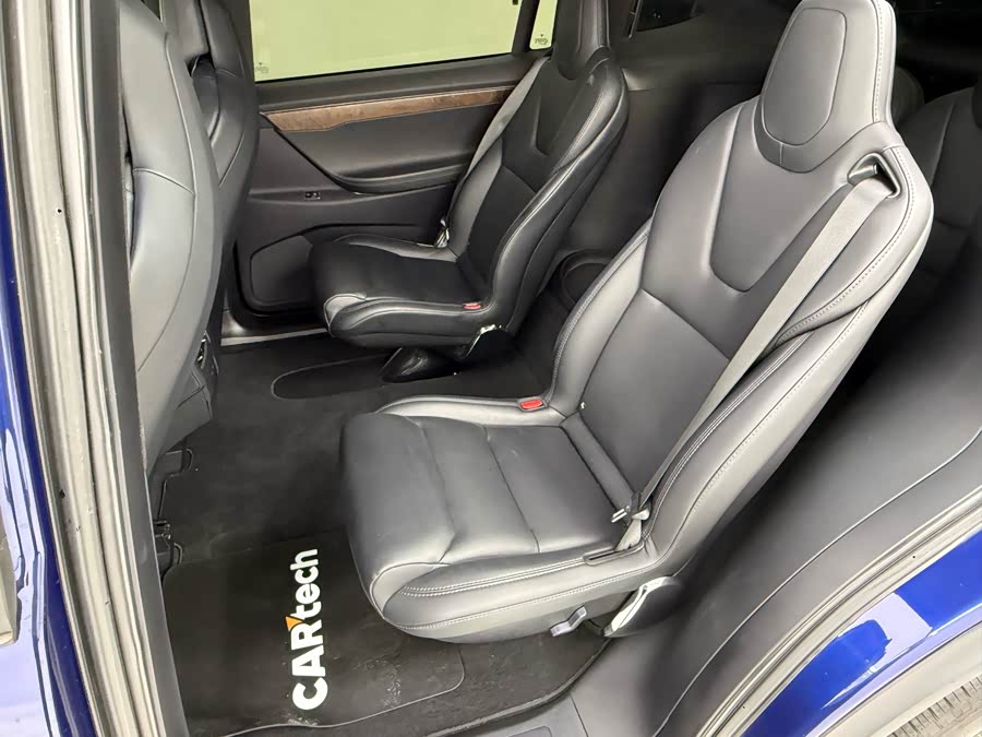 Tesla Model X 2017 — фото 11