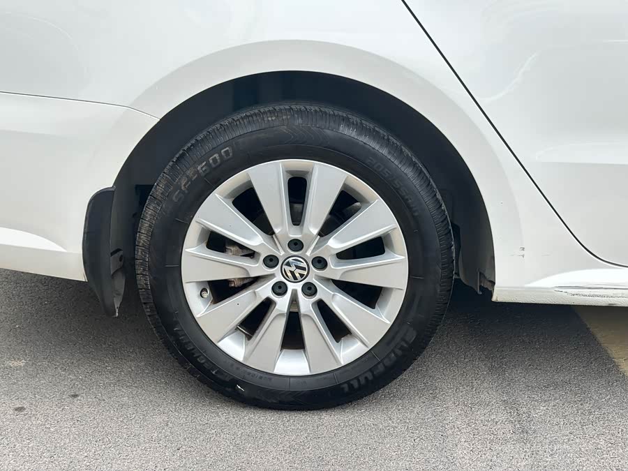 Volkswagen Lavida 2013