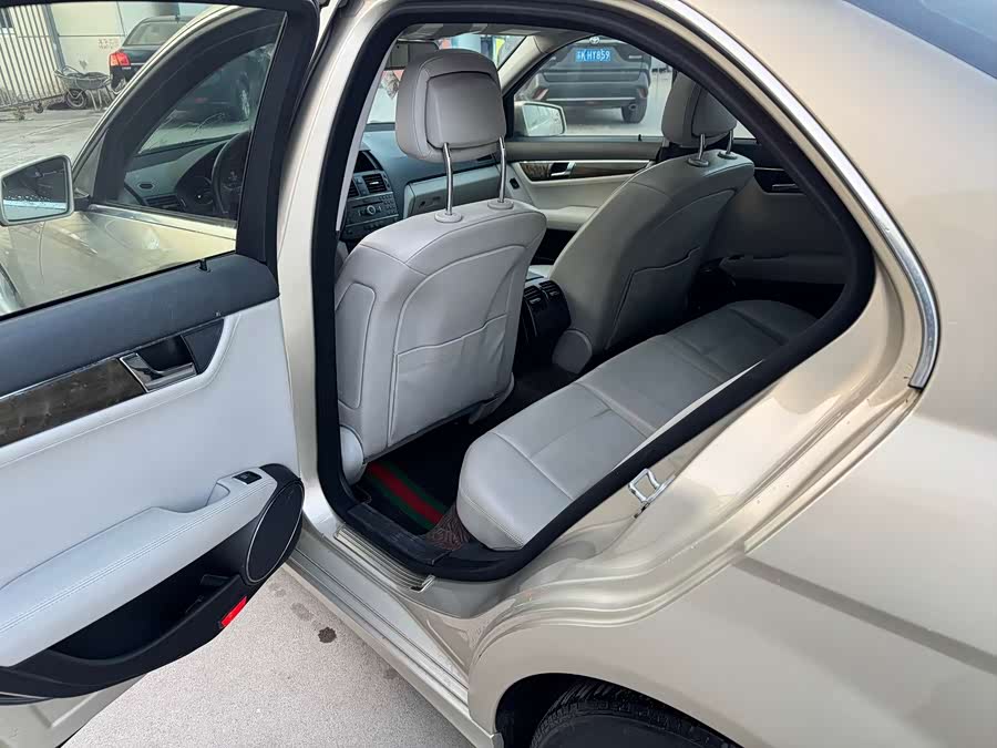 Mercedes-Benz C-Class 2010