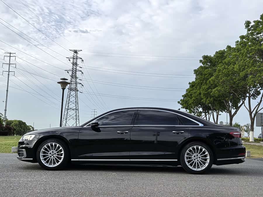 Audi A8 2018 — фото 14